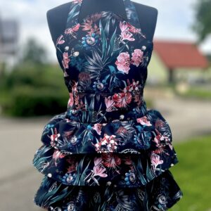 Fartuszek z falbankami upinanymi ręcznie