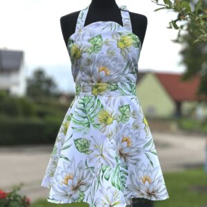 Fartuszek "Białe Lilie" w fasonie z półkoła