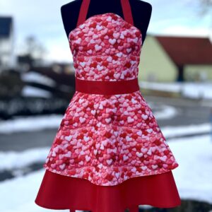 Fartuszek "Małe serduszka" z podwójnego koła