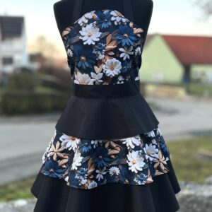 Fartuszek "Bajeczny ogród" z potrójnego koła 