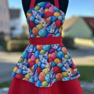 Fartuszek "Koty i motki" z podwójnego koła