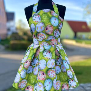 Fartuszek „Pisanki” w fasonie kontrafałdy 